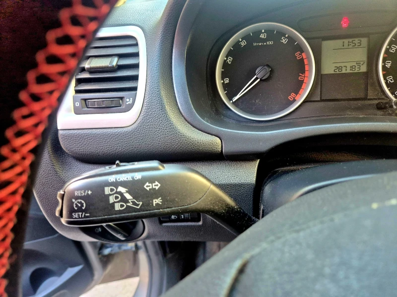 Skoda Roomster 1.4 бензин, снимка 7 - Автомобили и джипове - 52956097