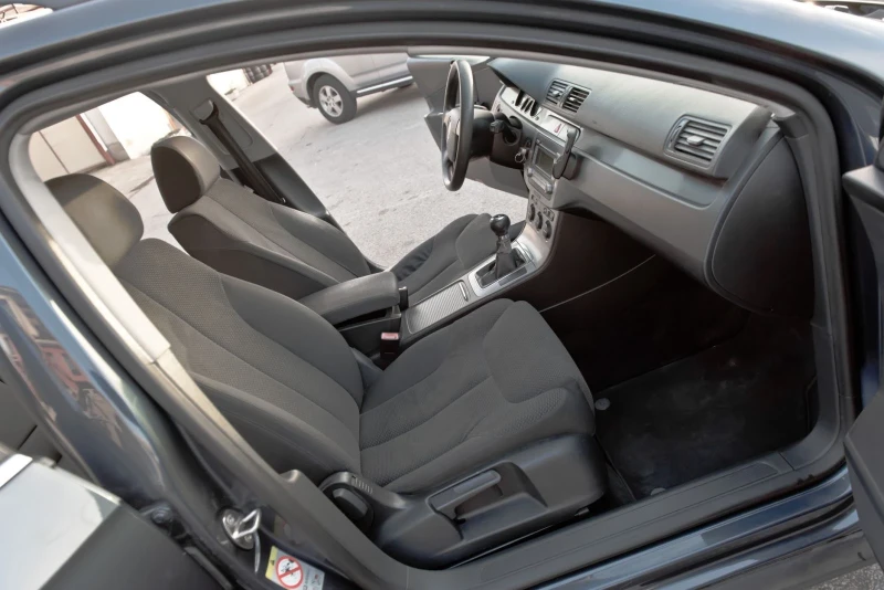 VW Passat 1.9TDI 105 BIXENON, снимка 8 - Автомобили и джипове - 53015046