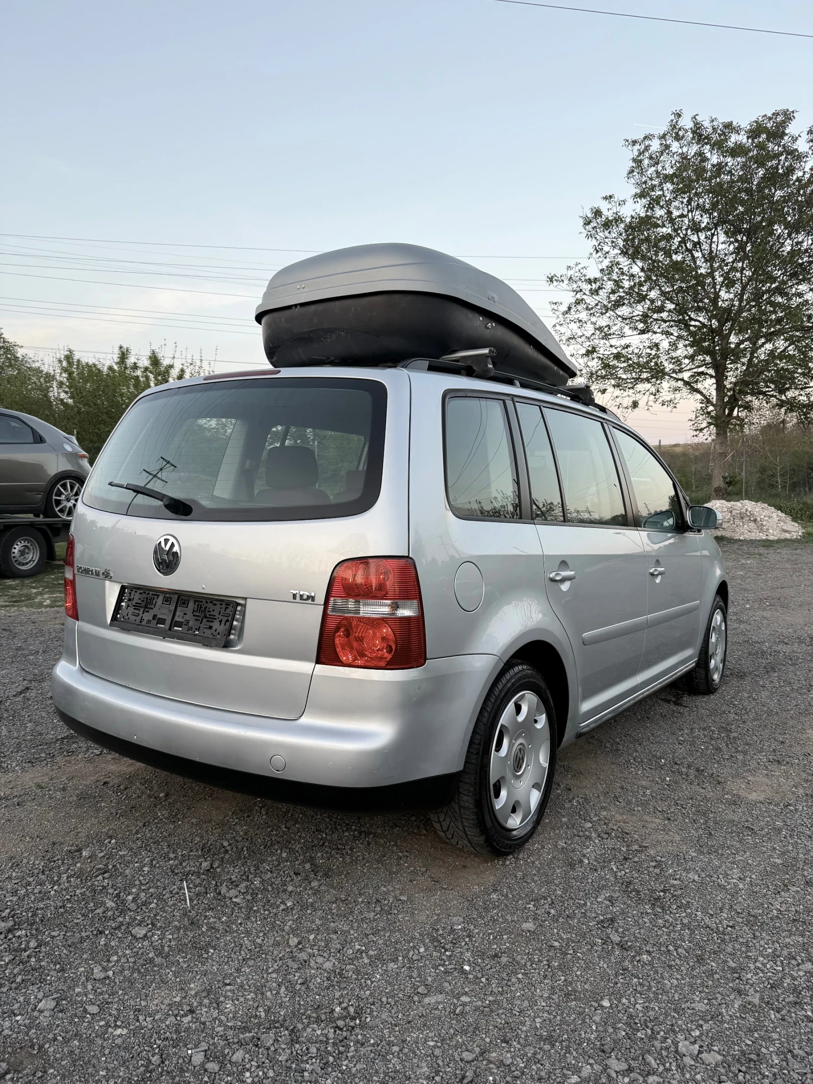 VW Touran КАПАРИРАНА\ПРОДАДЕНА 1.9 TDI 105к.с. / 6 ск. - изображение 6
