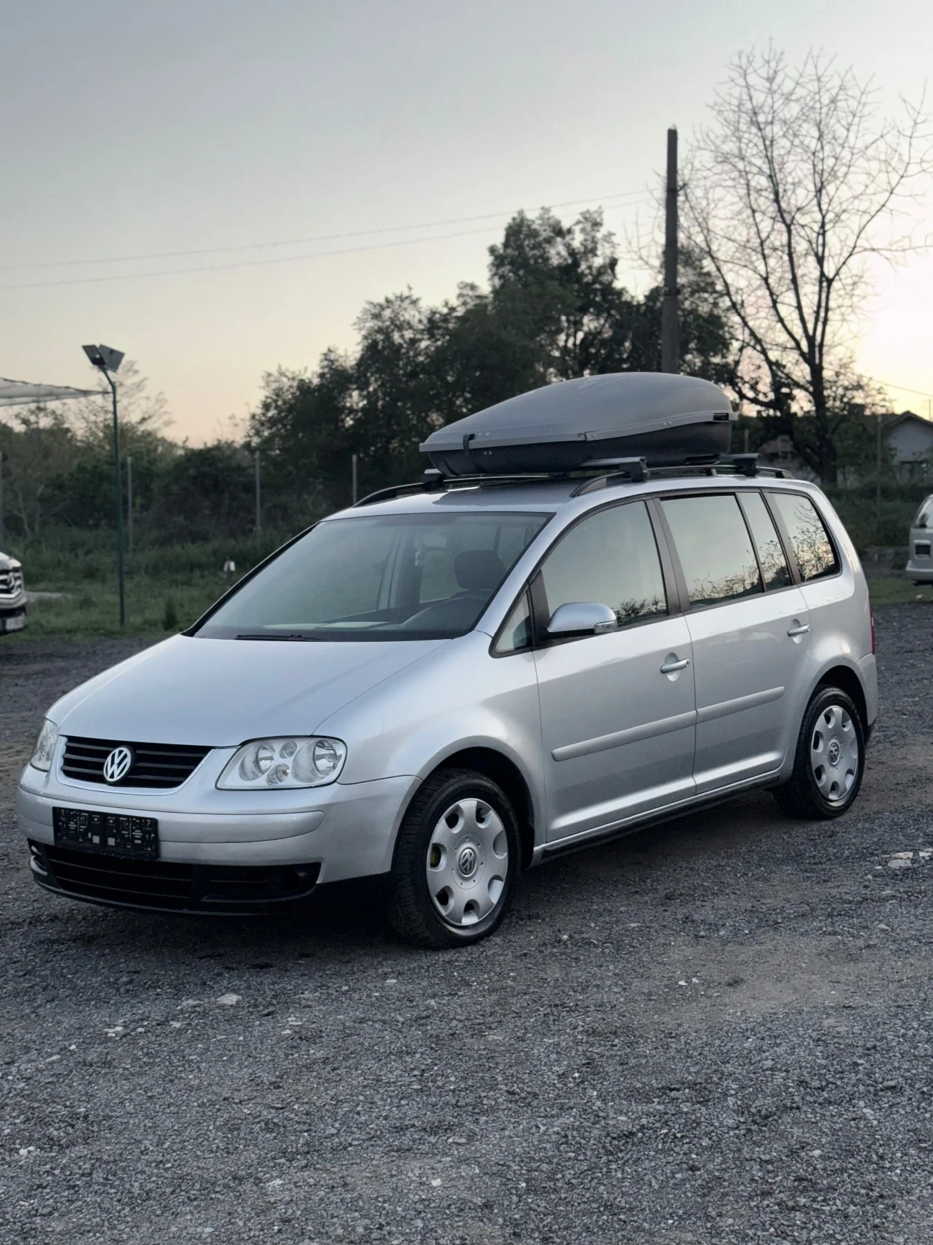 VW Touran КАПАРИРАНА\ПРОДАДЕНА 1.9 TDI 105к.с. / 6 ск. - изображение 4