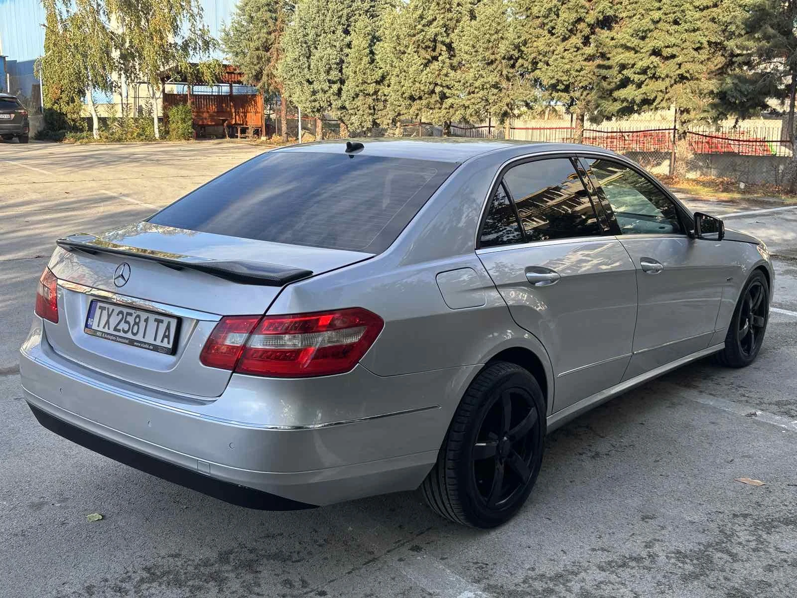 Mercedes-Benz E 220  - изображение 4