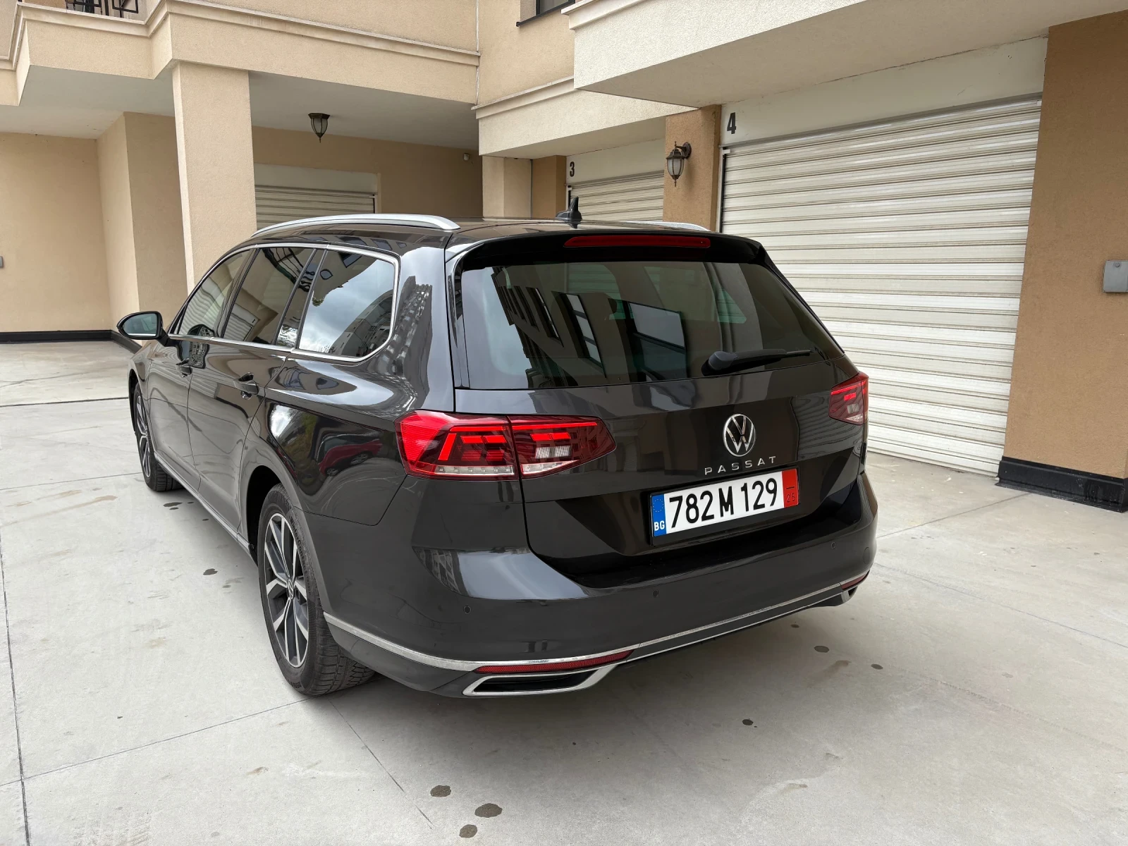 VW Passat  Digital, Distronic, Keyless, Камера, История - изображение 3