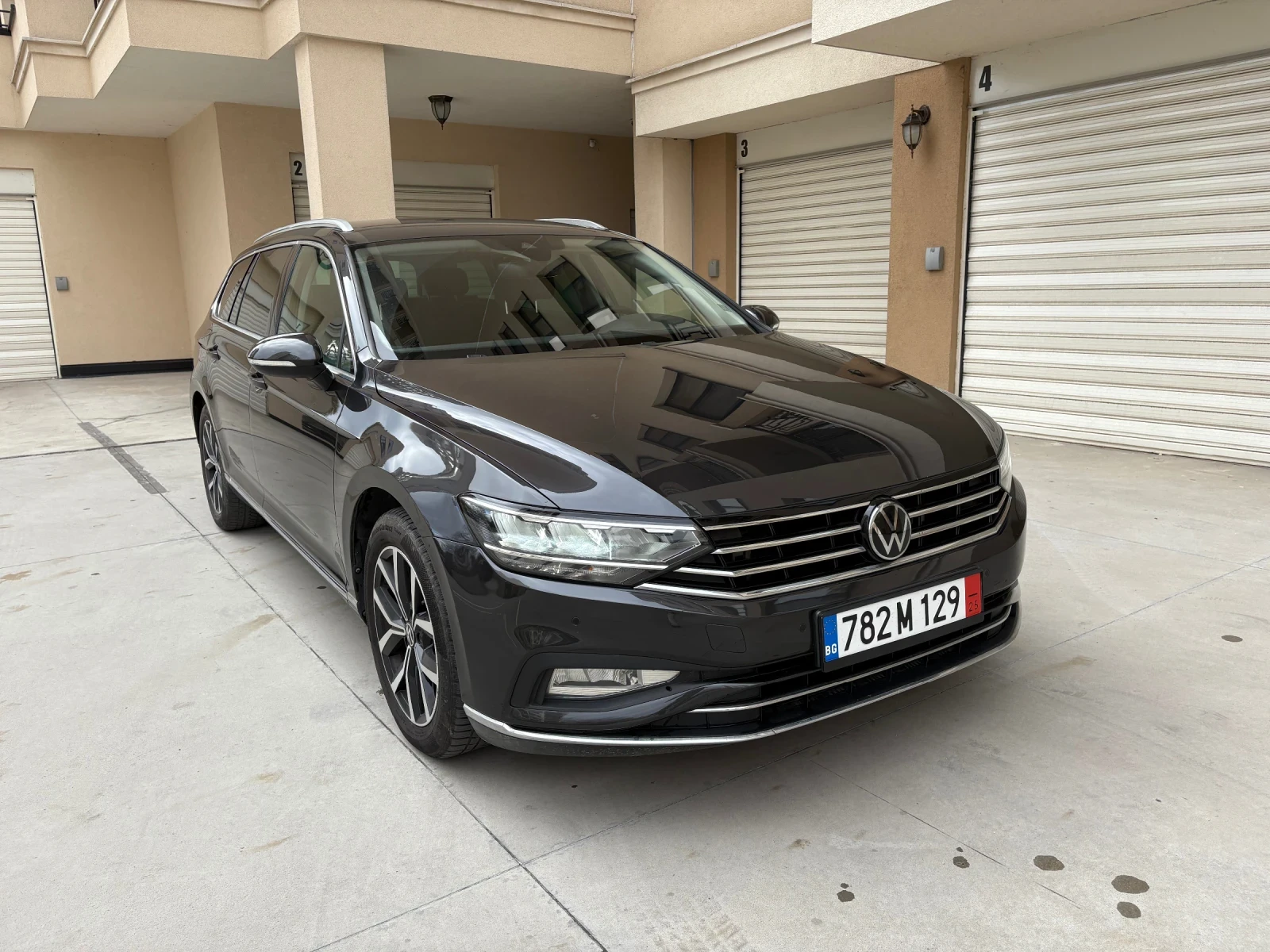 VW Passat  Digital, Distronic, Keyless, Камера, История - изображение 2