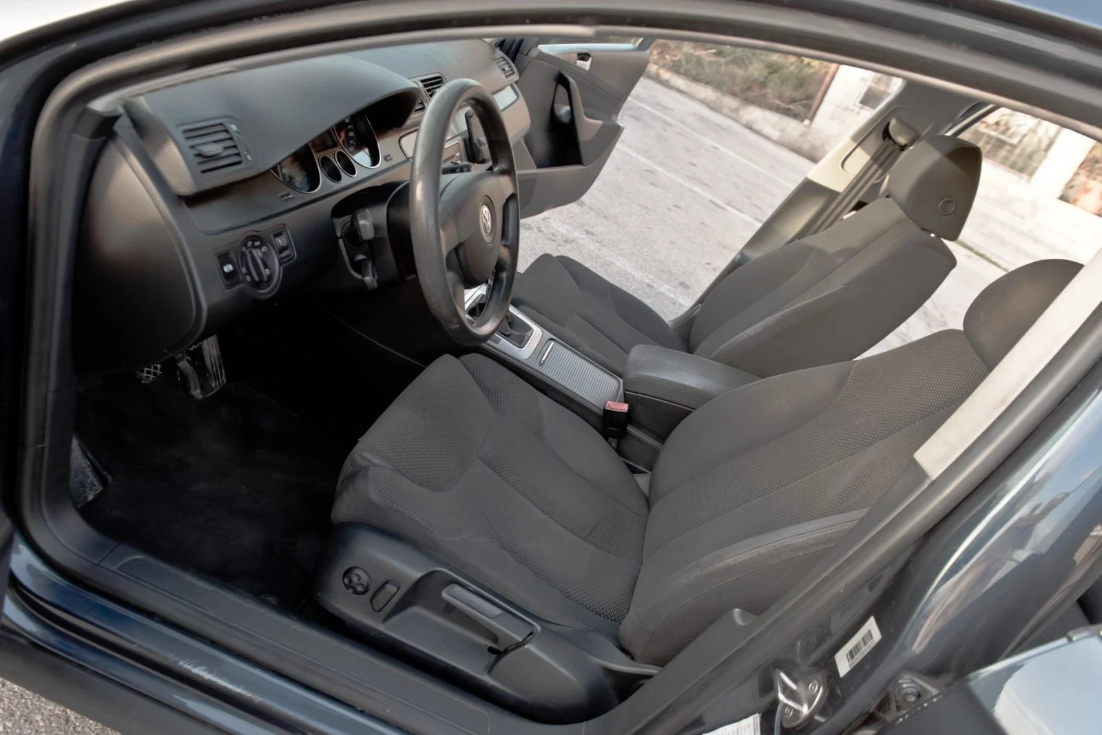 VW Passat 1.9TDI 105 BIXENON, снимка 9 - Автомобили и джипове - 53599940