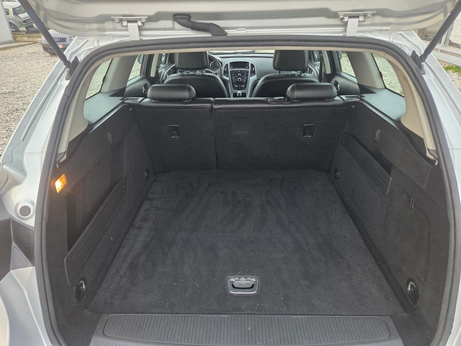 Opel Astra 1.6cdti* Italy* , снимка 13 - Автомобили и джипове - 53927873