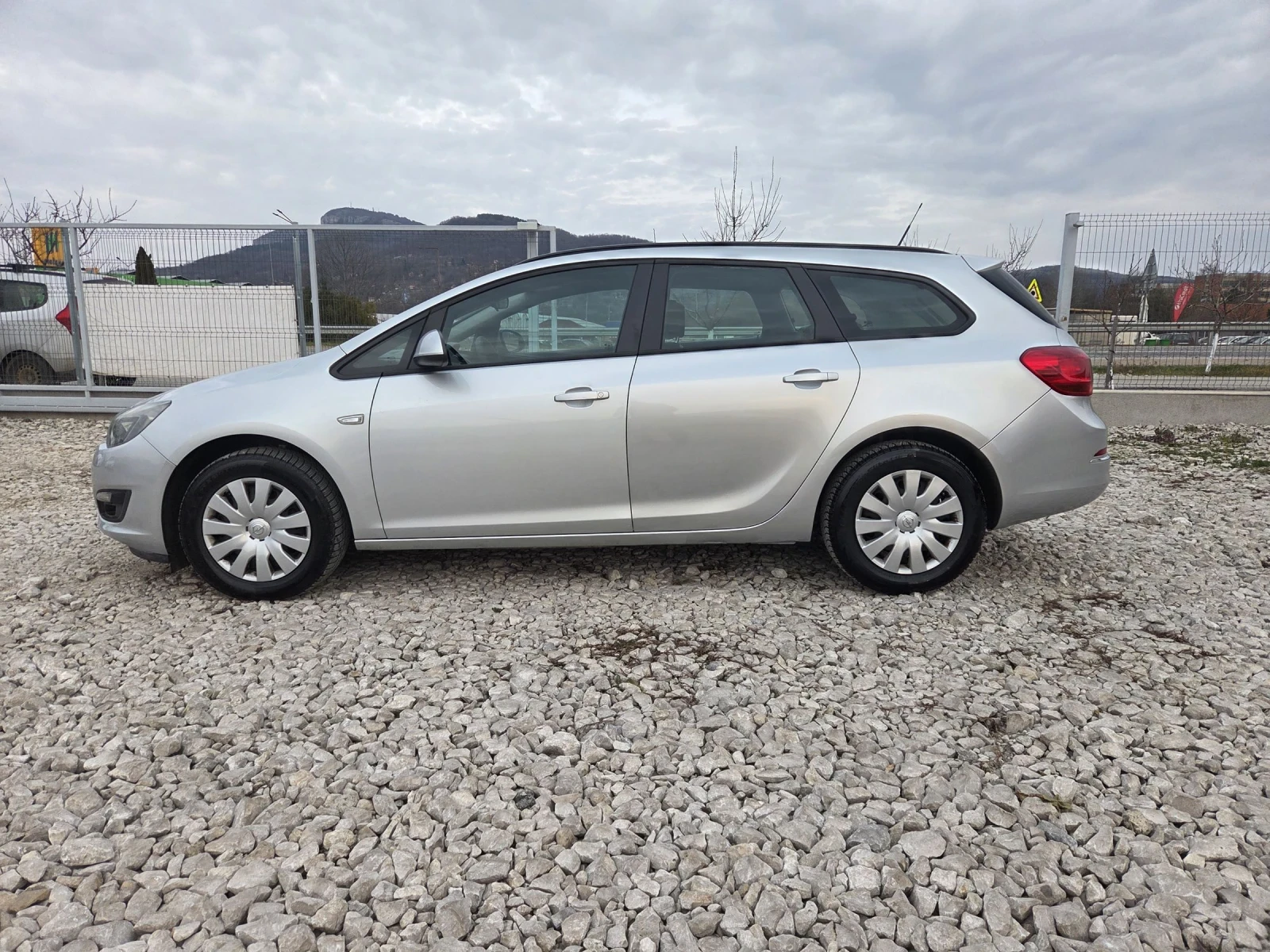 Opel Astra 1.6cdti* Italy* , снимка 6 - Автомобили и джипове - 53927873