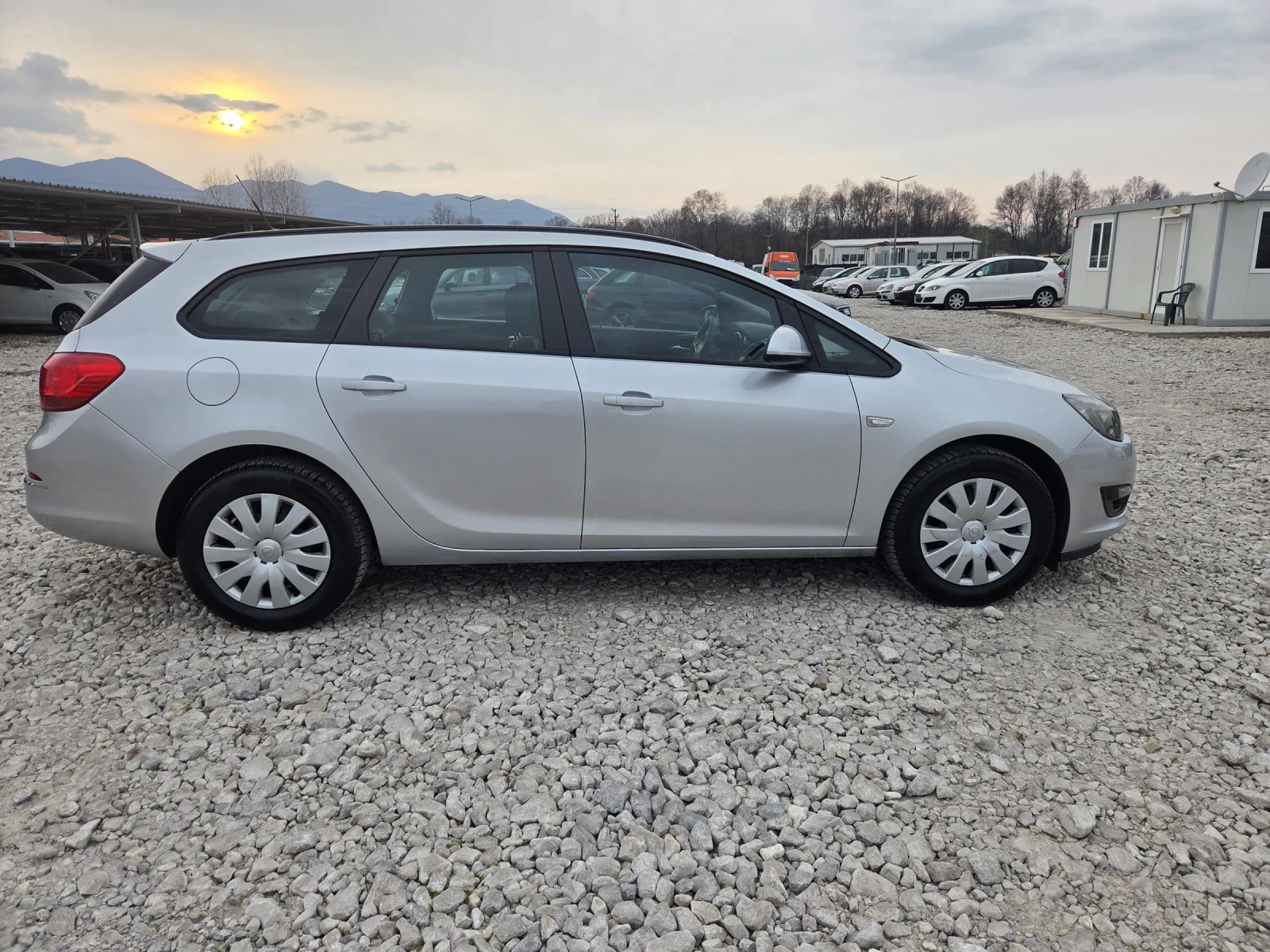 Opel Astra 1.6cdti* Italy* , снимка 2 - Автомобили и джипове - 53927873