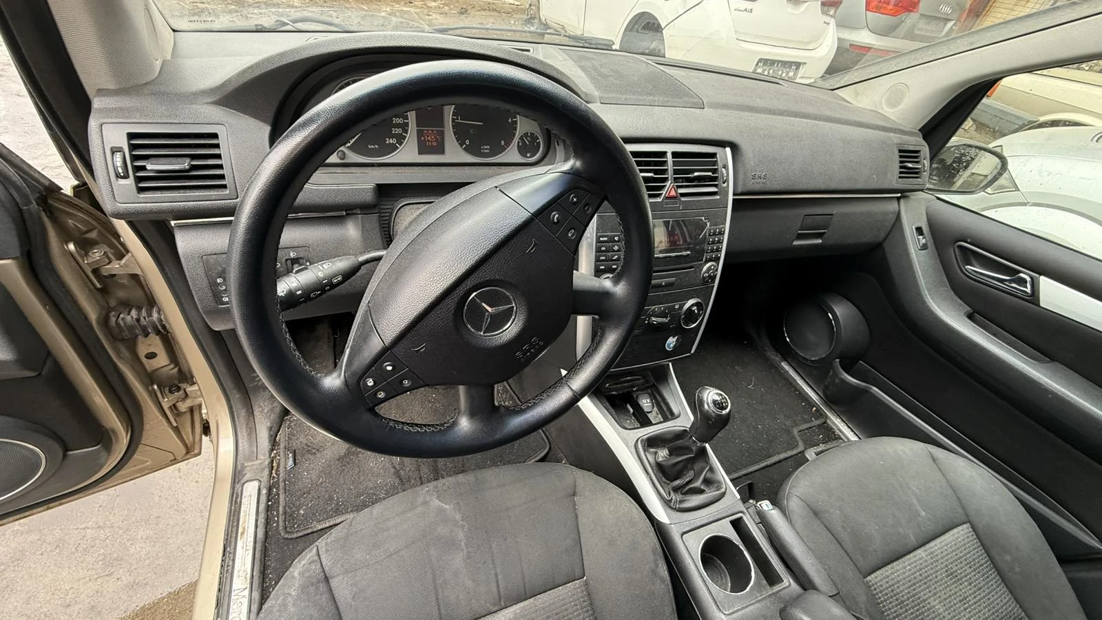 Mercedes-Benz B 180, снимка 5 - Автомобили и джипове - 54451523