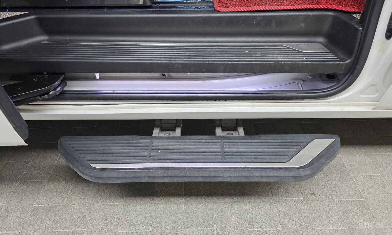 Hyundai Staria L 3.5 LOUNGE* LPG* 7 SEATER* МОНИТОРИ* ОБДУХ* 360*, снимка 16 - Автомобили и джипове - 54663826