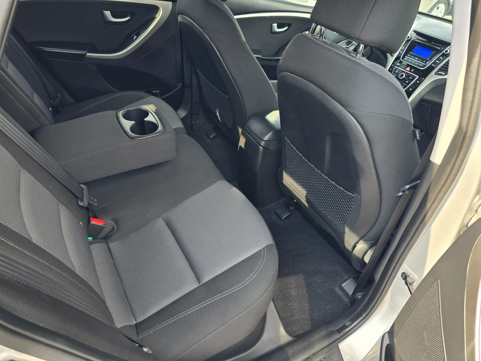 Hyundai I30 1.6-CRDI-EURO6W, снимка 10 - Автомобили и джипове - 55902717