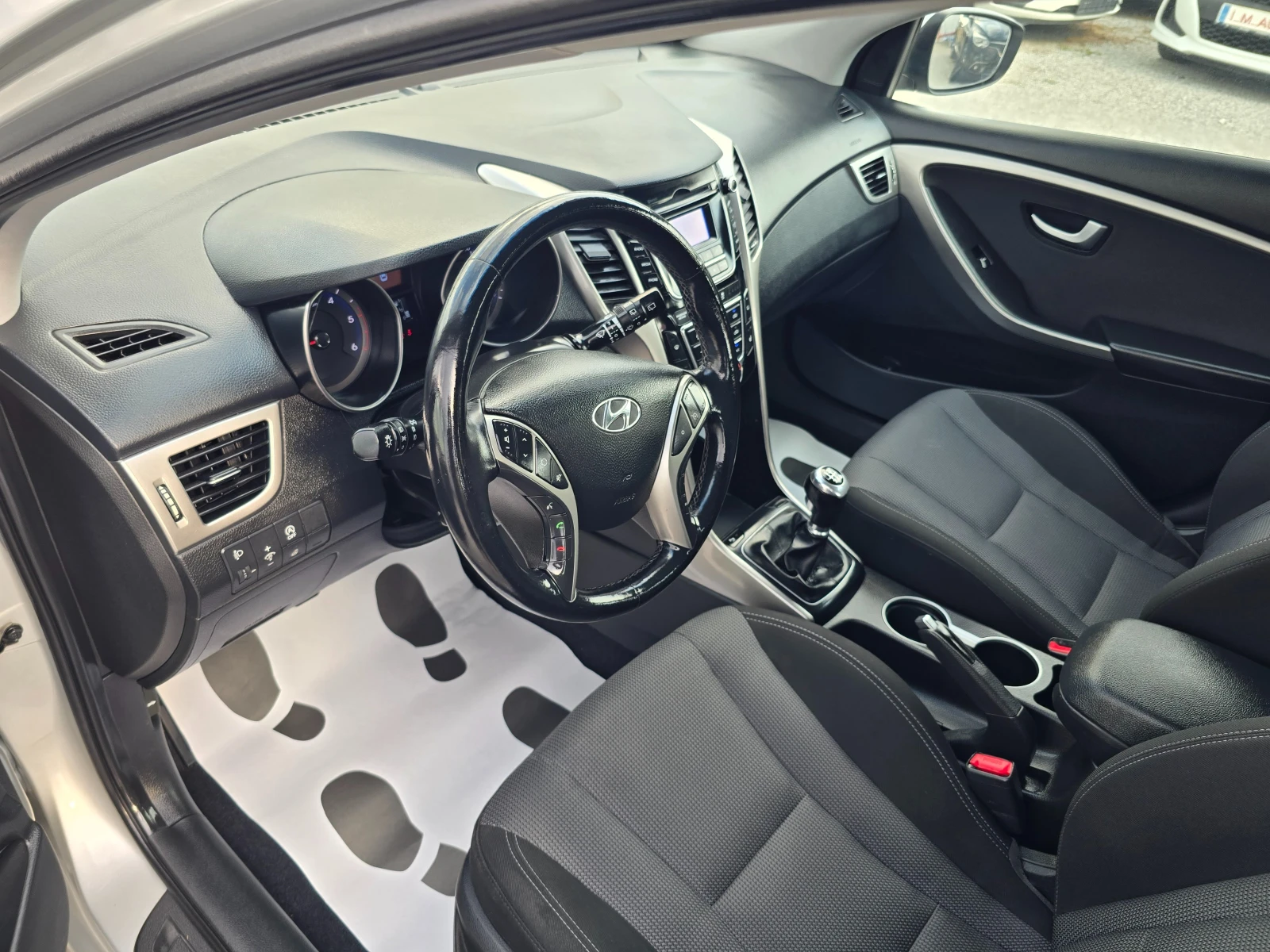 Hyundai I30 1.6-CRDI-EURO6W, снимка 9 - Автомобили и джипове - 55902717