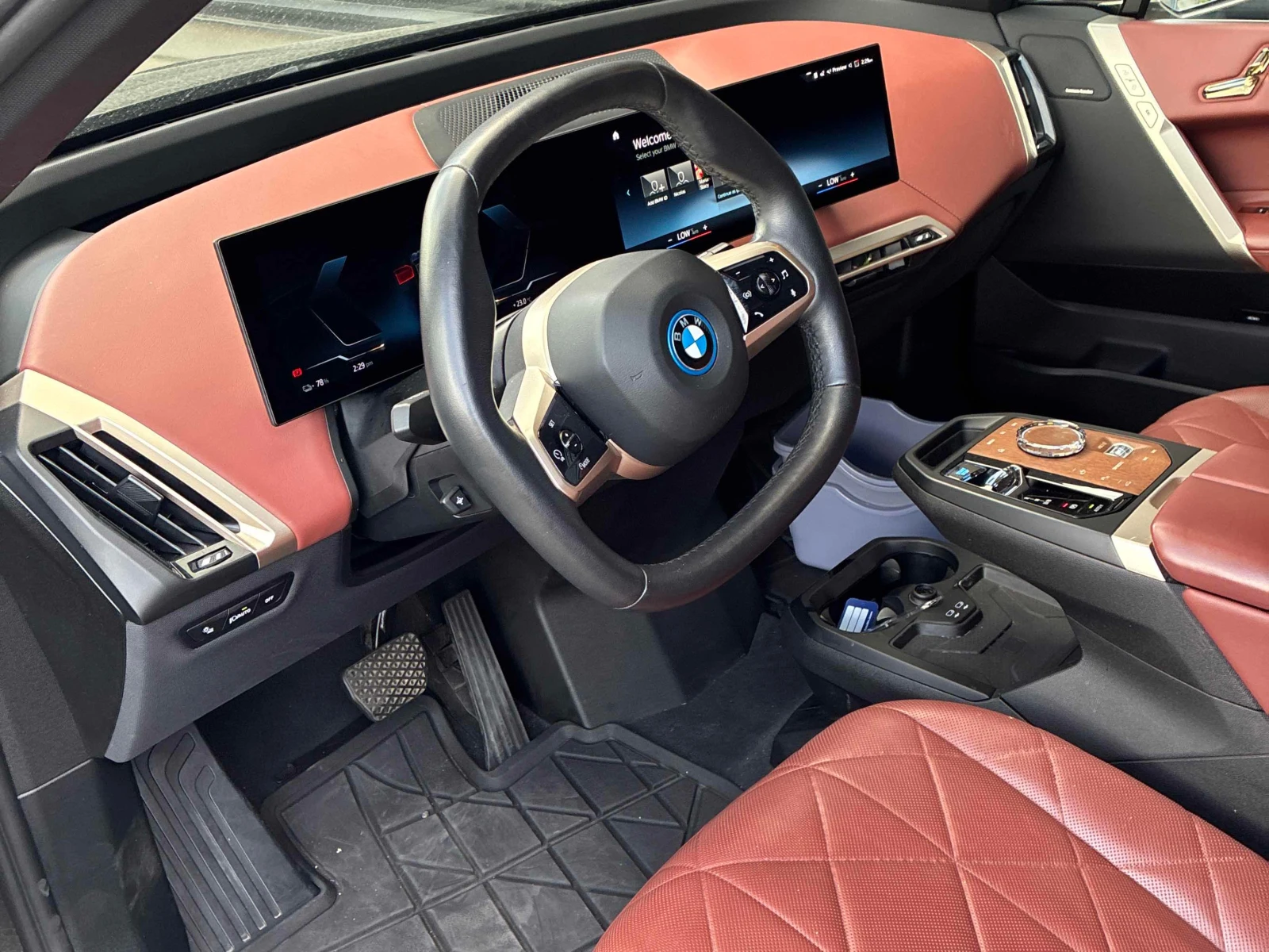 BMW iX * xDrive50 * ОБДУХВАНЕ * ЛАЗЕРИ * СОФКЛОУЗ, снимка 7 - Автомобили и джипове - 56113022