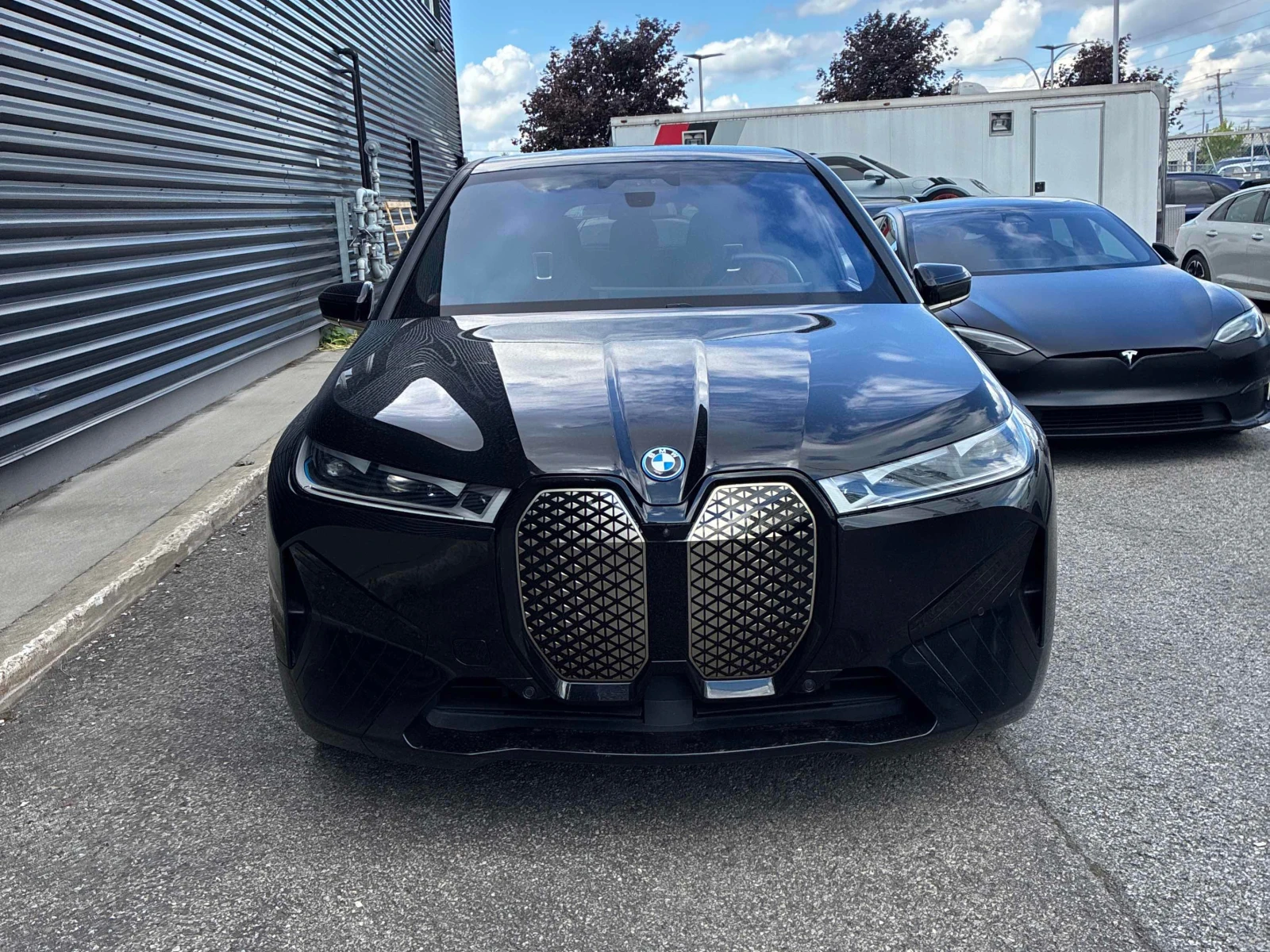 BMW iX * xDrive50 * ОБДУХВАНЕ * ЛАЗЕРИ * СОФКЛОУЗ, снимка 5 - Автомобили и джипове - 56113022
