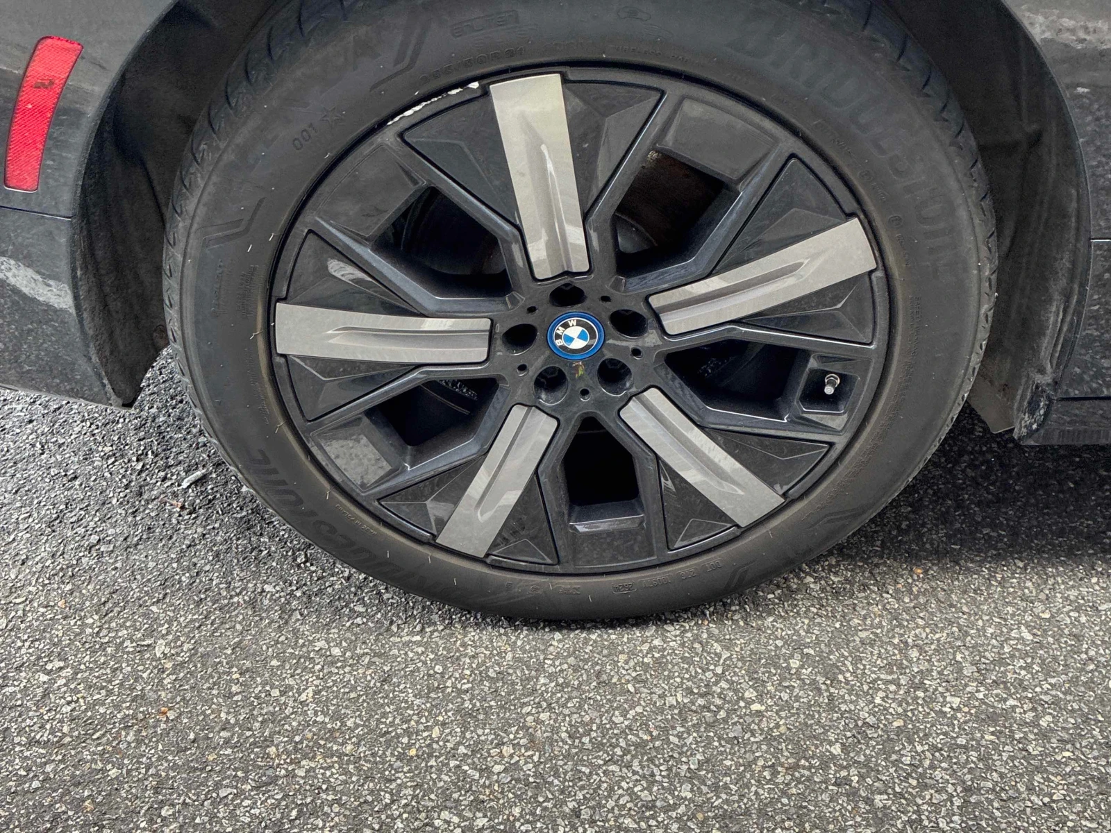 BMW iX * xDrive50 * ОБДУХВАНЕ * ЛАЗЕРИ * СОФКЛОУЗ, снимка 6 - Автомобили и джипове - 56113022