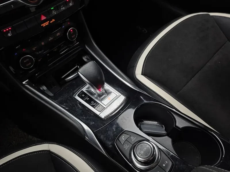 Infiniti Q30 Premium 2.0 Бензин, снимка 8 - Автомобили и джипове - 55434022