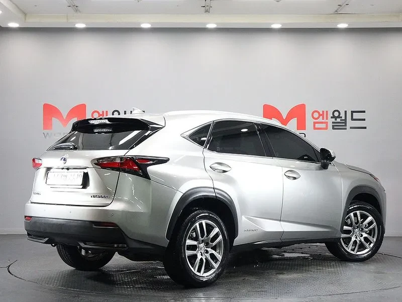 Lexus NX 300H SUPREME, снимка 3 - Автомобили и джипове - 56360142