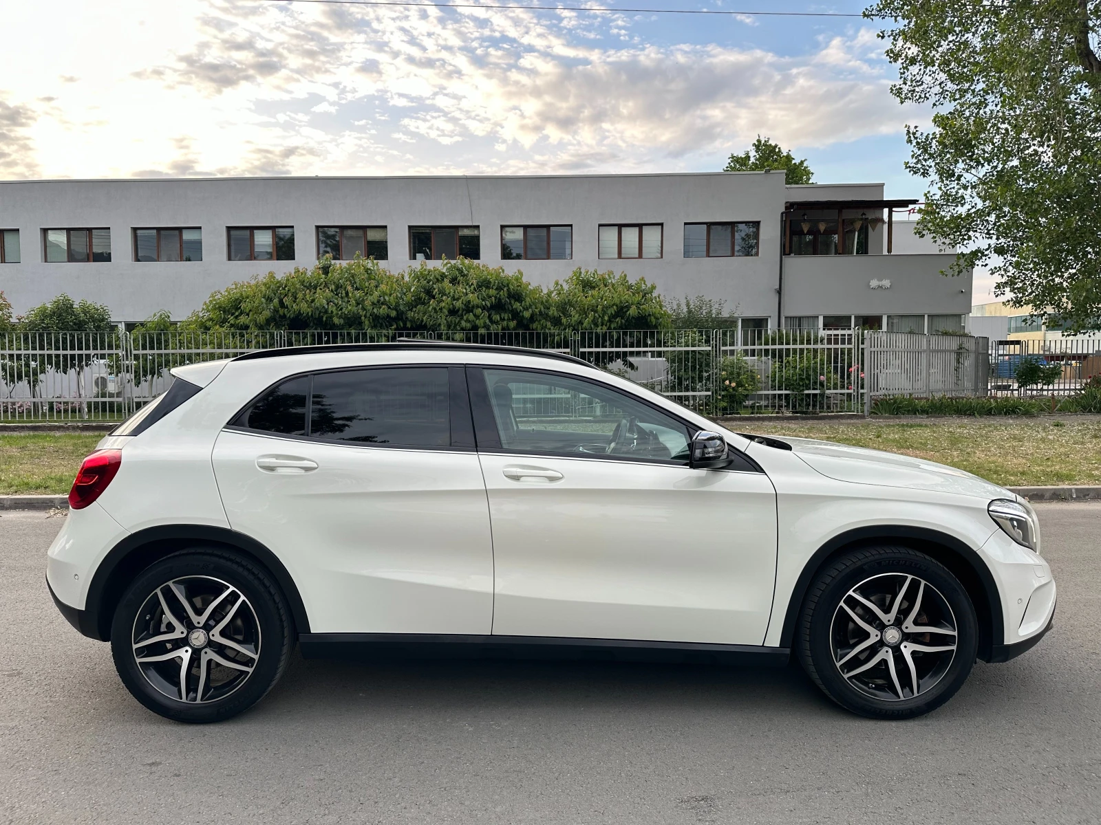 Mercedes-Benz GLA 200 d ПАНОРАМА* ПЪЛНА СЕРВИЗНА ИСТОРИЯ* !! - изображение 4