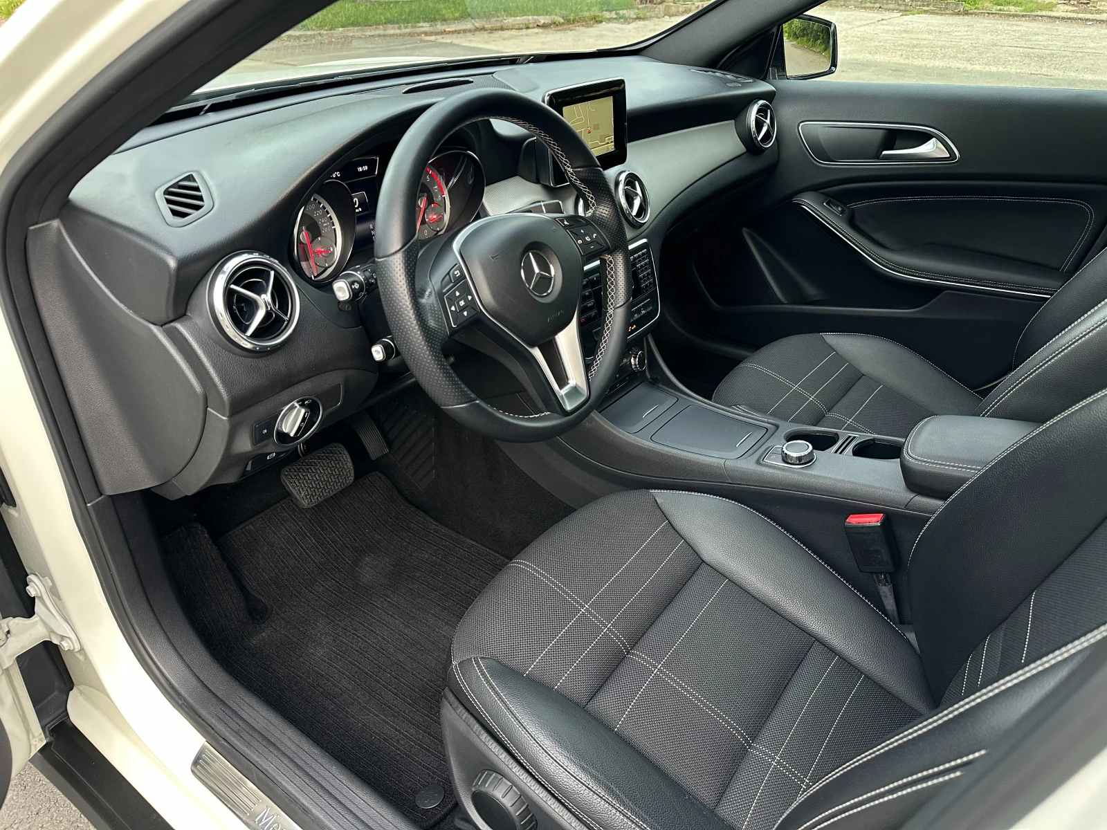 Mercedes-Benz GLA 200 d ПАНОРАМА* ПЪЛНА СЕРВИЗНА ИСТОРИЯ* !! - изображение 8