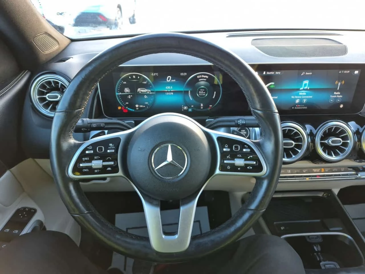 Mercedes-Benz GLB 250 /CARFAX /Панорама/Подгрев/Памет/ - изображение 10