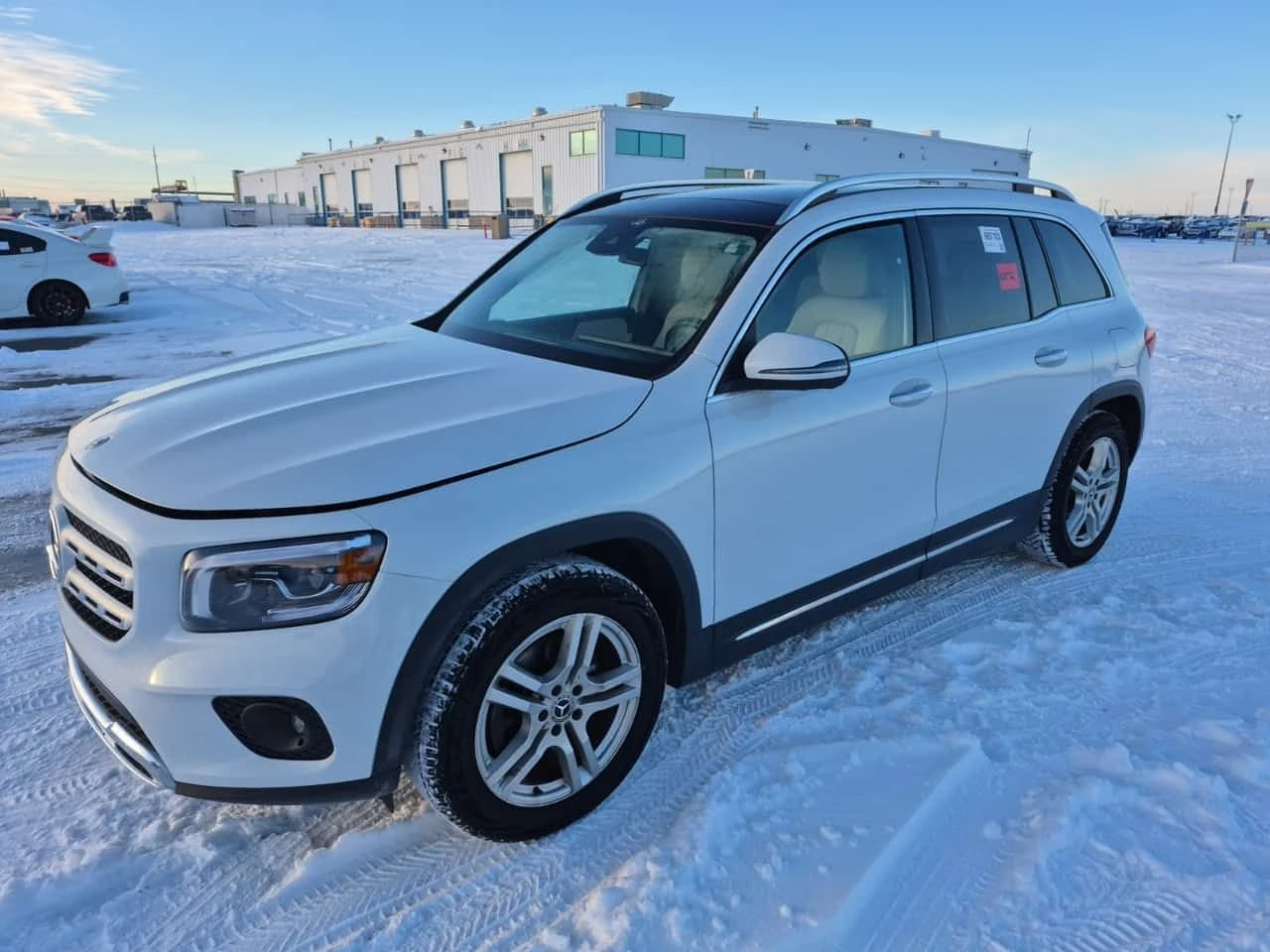 Mercedes-Benz GLB 250 /CARFAX /Панорама/Подгрев/Памет/ - изображение 2