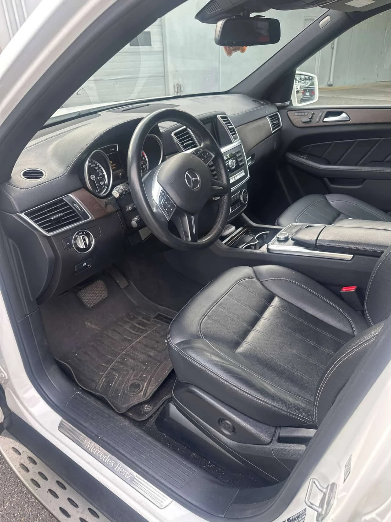 Mercedes-Benz GL 350 4MATIC * ГЛАВНО ПРЕДСТАВИТЕЛСТВО НА MERCEDES* , снимка 7 - Автомобили и джипове - 54714500