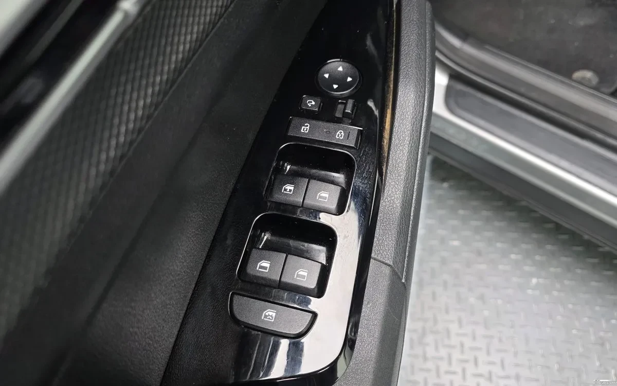 Kia Sportage 4WD, снимка 14 - Автомобили и джипове - 54749847