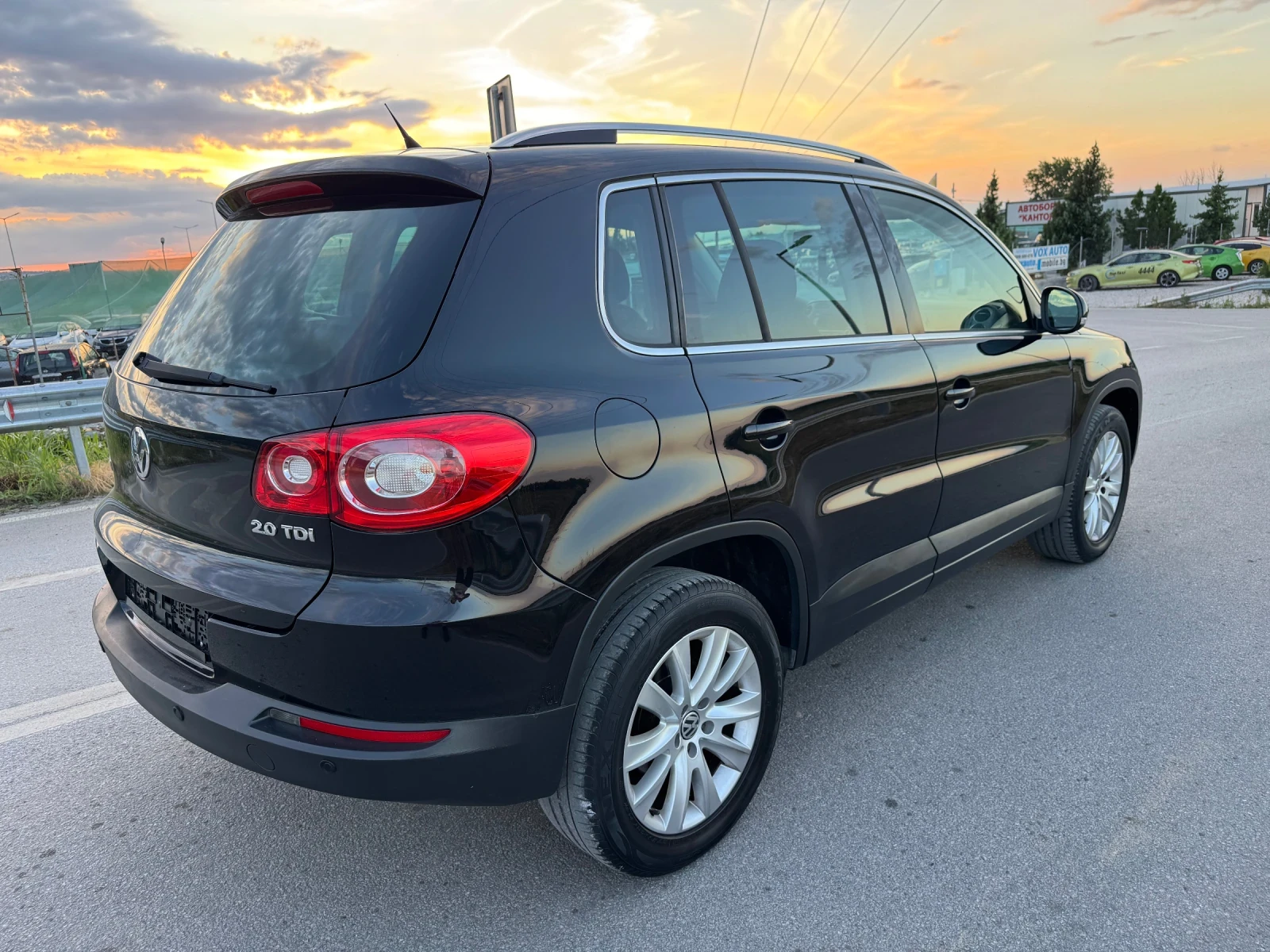 VW Tiguan 2.0TDI 4x4, снимка 4 - Автомобили и джипове - 54982686
