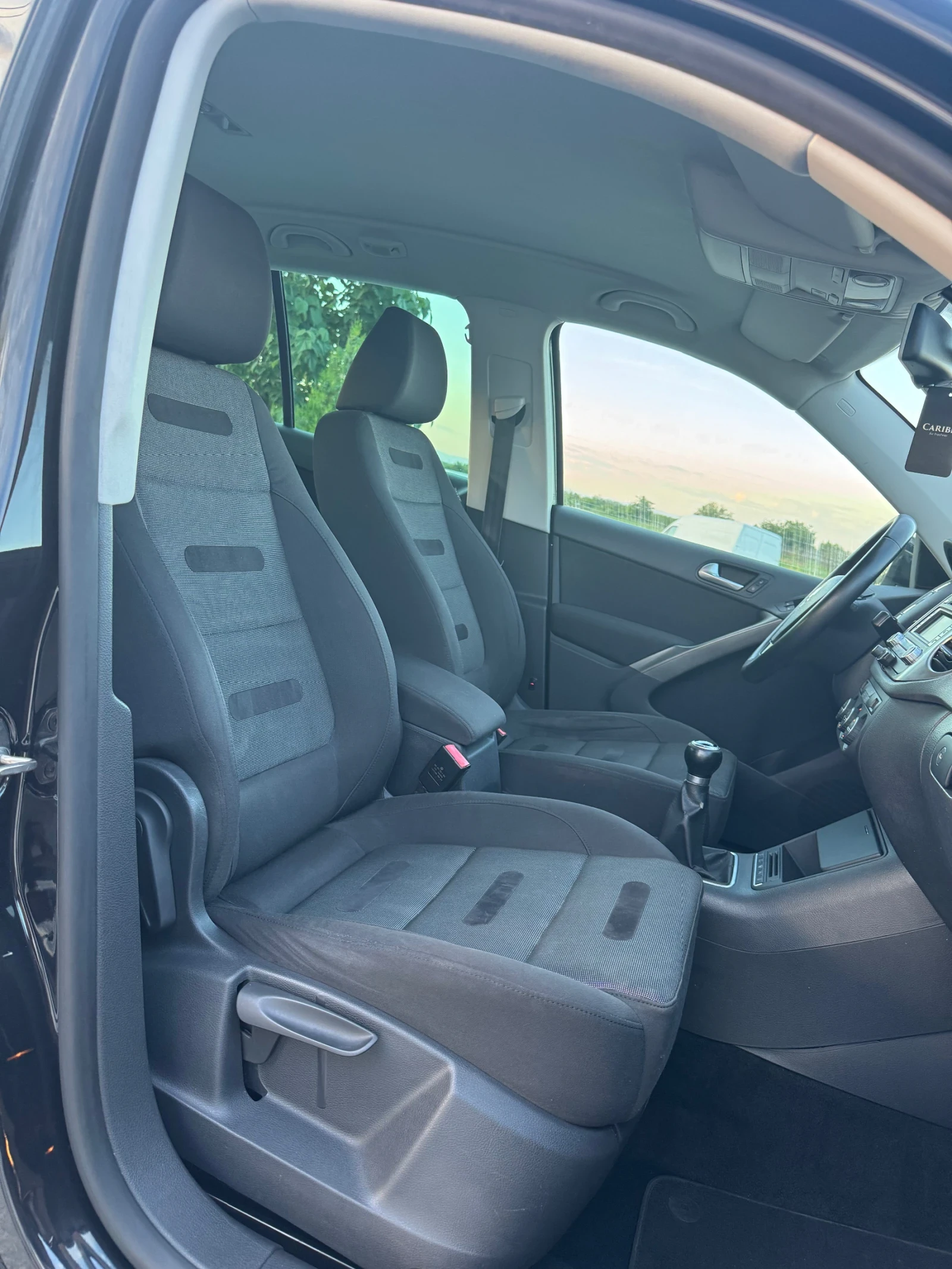 VW Tiguan 2.0TDI 4x4, снимка 9 - Автомобили и джипове - 54982686