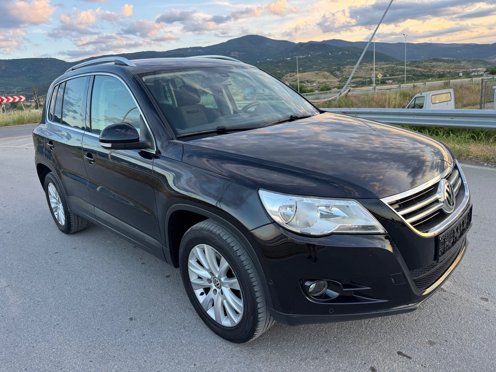 VW Tiguan 2.0TDI 4x4, снимка 3 - Автомобили и джипове - 54982686