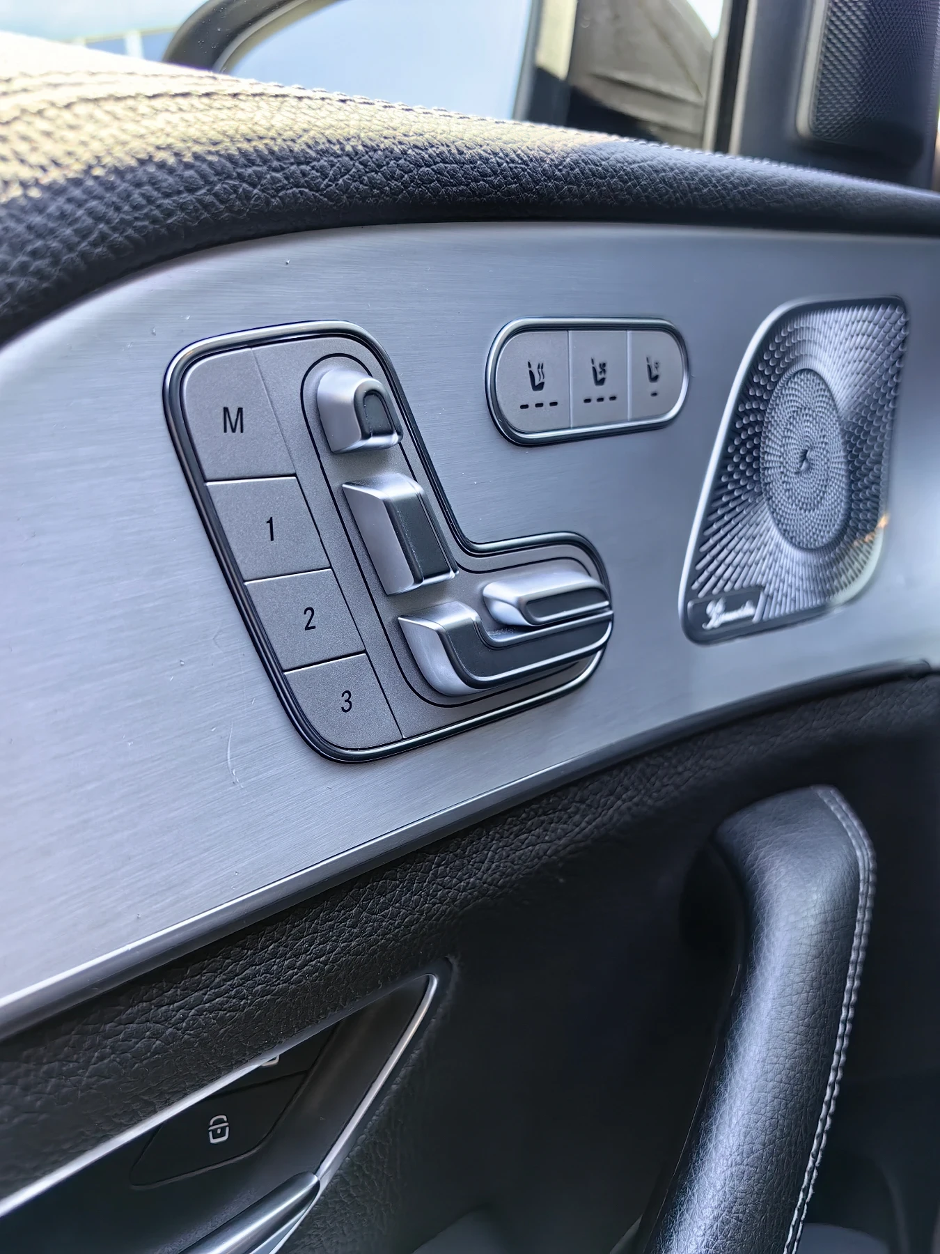 Mercedes-Benz GLS 350 AMG/Burmester/Massage/Invoice, снимка 10 - Автомобили и джипове - 55514066