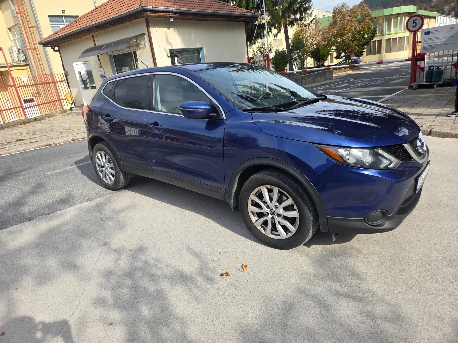 Nissan Qashqai, снимка 11 - Автомобили и джипове - 56643950