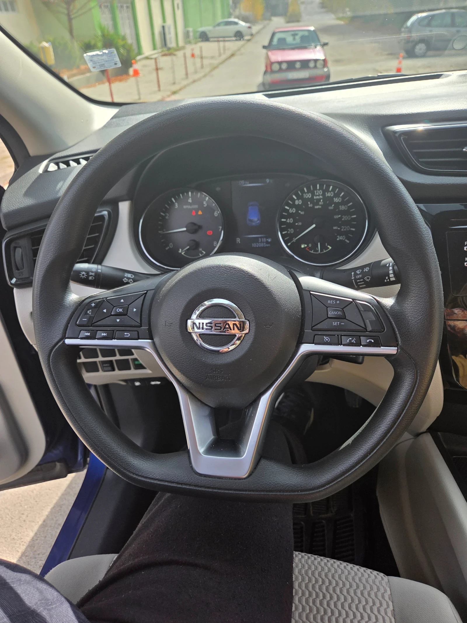 Nissan Qashqai, снимка 9 - Автомобили и джипове - 56643950