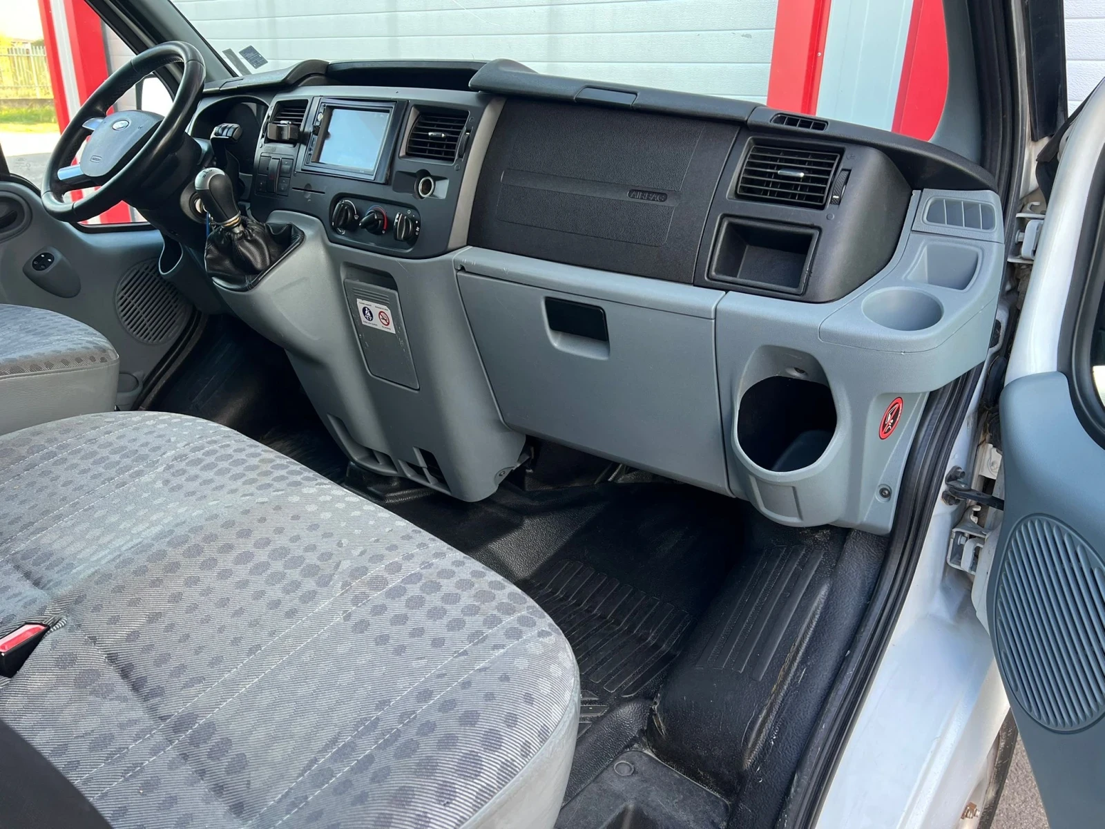 Ford Transit 2.2TDCI KLIMATIK NAVI 6-СКОРОСТИ ЛИЗИНГ!!!, снимка 17 - Бусове и автобуси - 53746170