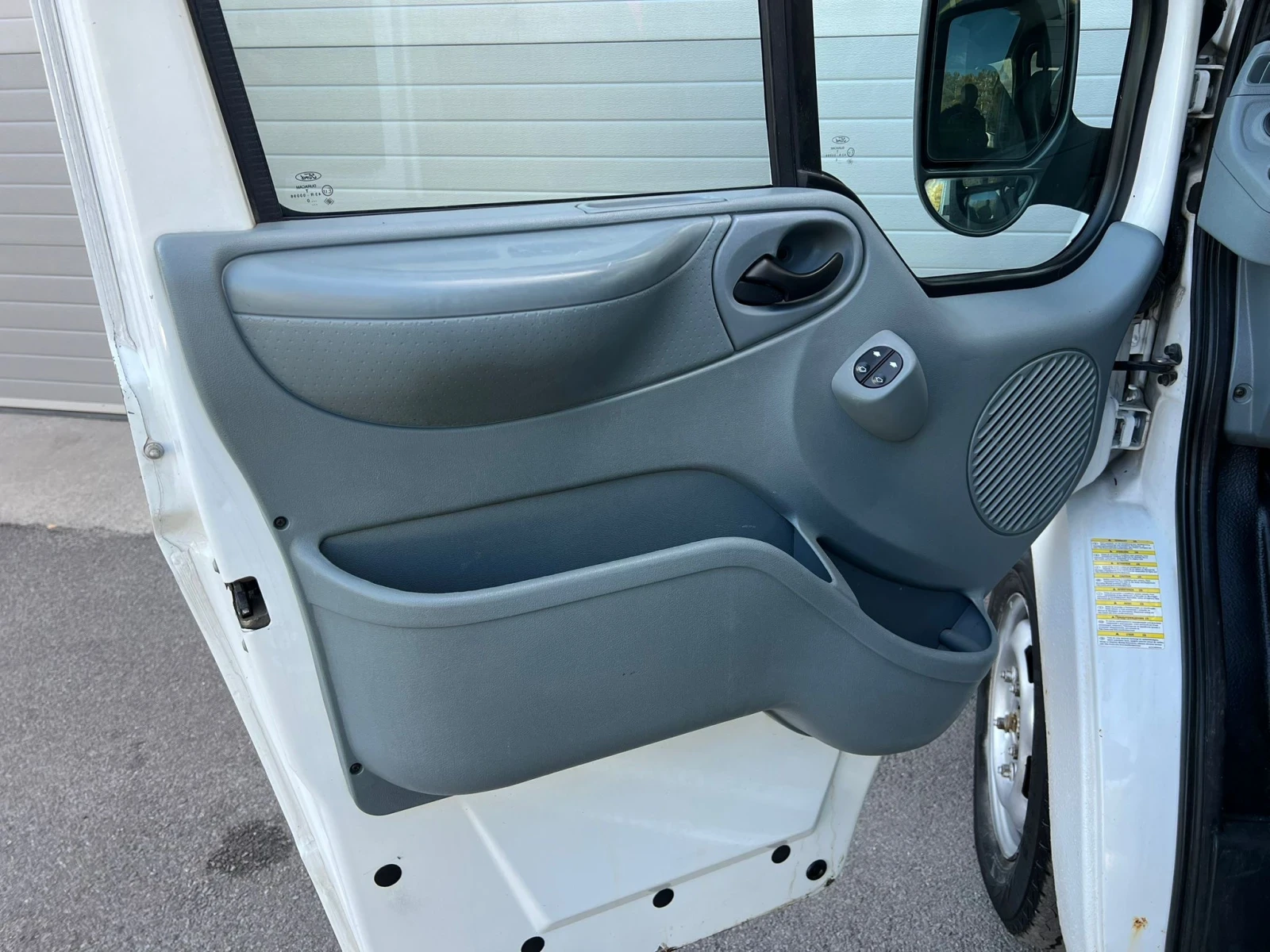 Ford Transit 2.2TDCI KLIMATIK NAVI 6-СКОРОСТИ ЛИЗИНГ!!!, снимка 14 - Бусове и автобуси - 53746170