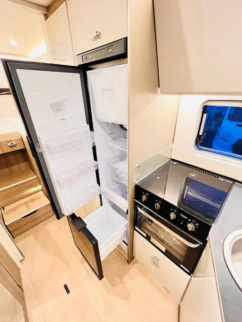 Кемпер Burstner Lyseo I 726 G * Harmony Line* Automatik* Klima, снимка 12 - Каравани и кемпери - 53227402