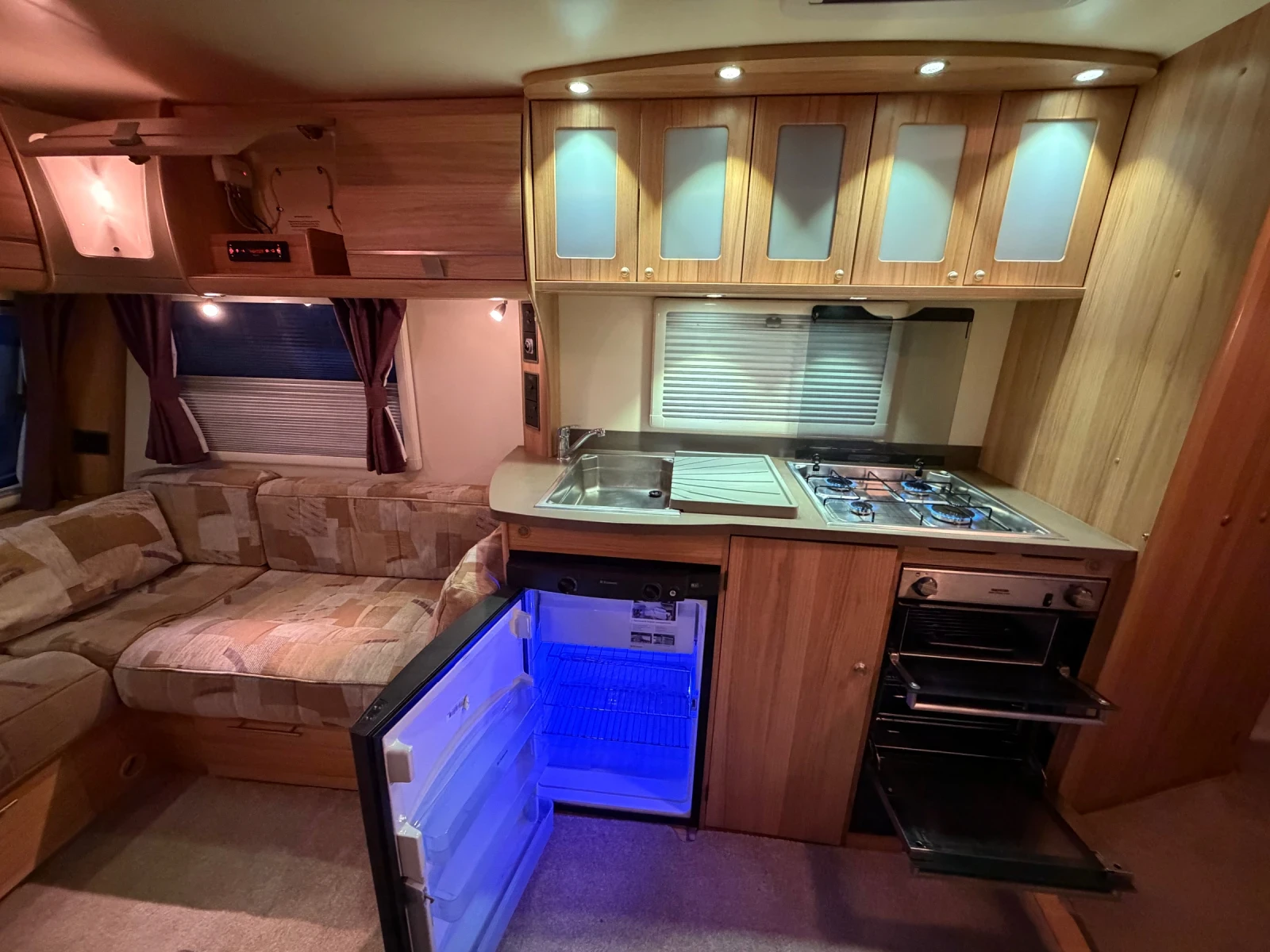 Каравана Tabbert BAILEY PEGASUS-Alu-Tech Вodyshell-MOVER/ТЕНТА/FULL, снимка 12 - Каравани и кемпери - 53833078