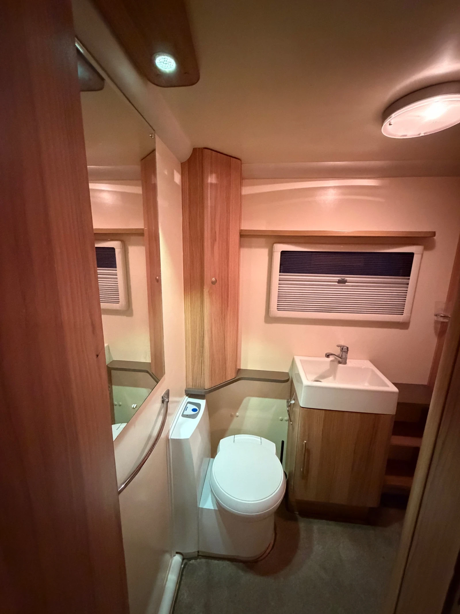 Каравана TEC BAILEY PEGASUS-Alu-Tech Вodyshell-MOVER/ТЕНТА/FULL, снимка 8 - Каравани и кемпери - 53833078