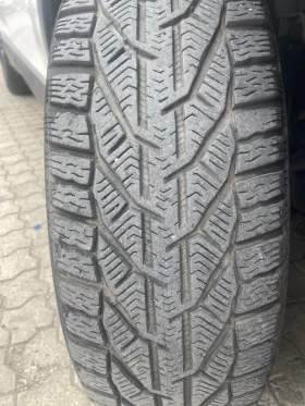 Гуми Зимни 225/65R17, снимка 4