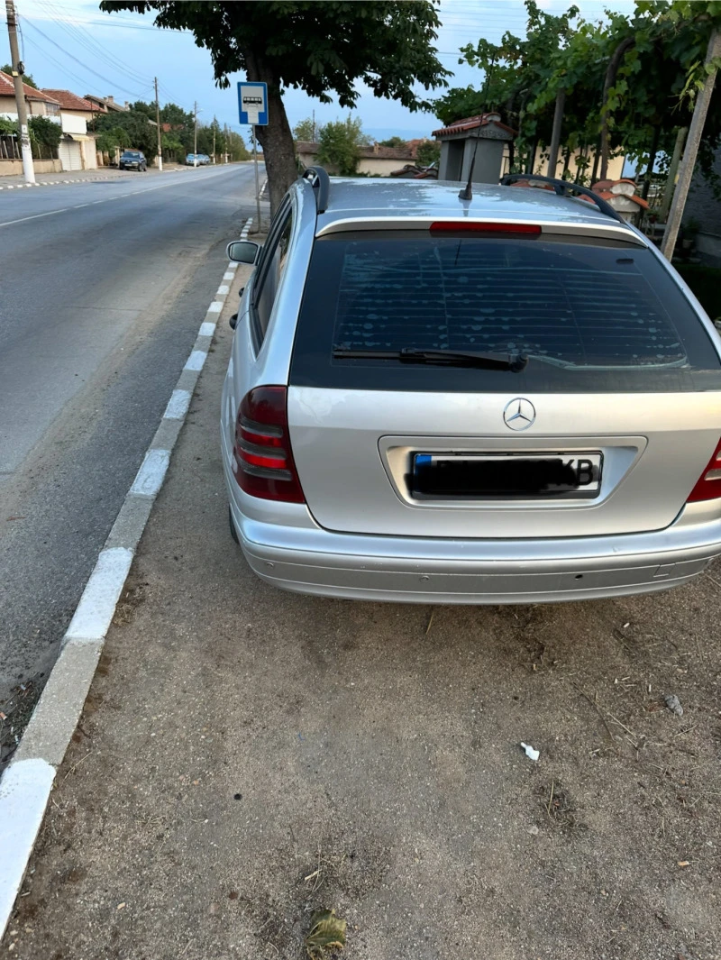 Mercedes-Benz C 220 Без ръжди по купето!, снимка 2 - Автомобили и джипове - 47401041