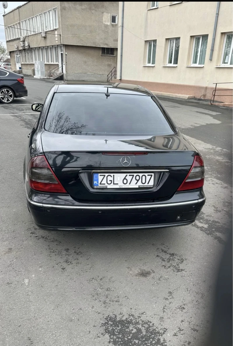 Mercedes-Benz E 220 Avantgarde, снимка 2 - Автомобили и джипове - 48419529