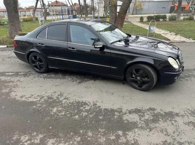 Mercedes-Benz E 220 Avantgarde, снимка 5 - Автомобили и джипове - 48419529