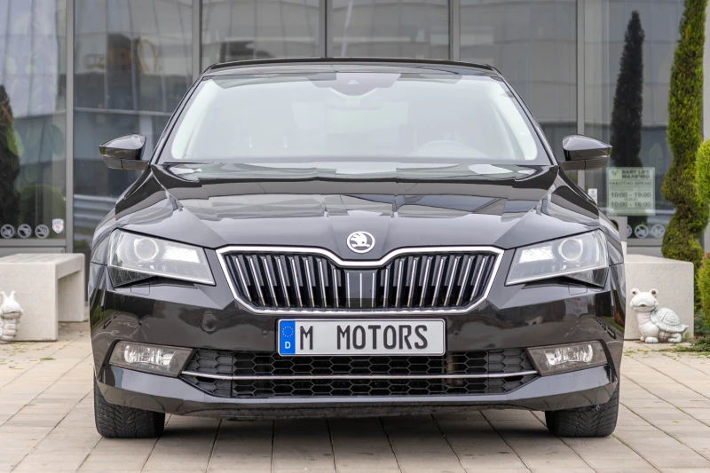 Skoda Superb 2.0 TDI 190кс. Keyless Distronic DSG 7 , снимка 2 - Автомобили и джипове - 48429237