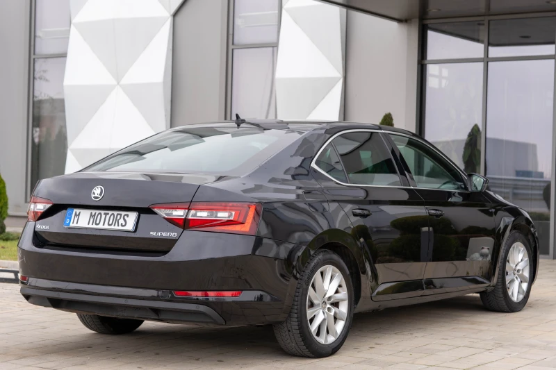 Skoda Superb 2.0 TDI 190кс. Keyless Distronic DSG 7 , снимка 10 - Автомобили и джипове - 48429237