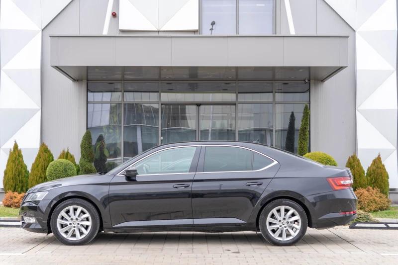 Skoda Superb 2.0 TDI 190кс. Keyless Distronic DSG 7 , снимка 5 - Автомобили и джипове - 48429237