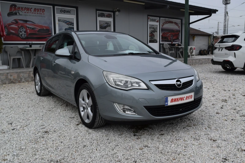 Opel Astra 1.4  Газ* Euro 5* 100 кс, снимка 1 - Автомобили и джипове - 48610680