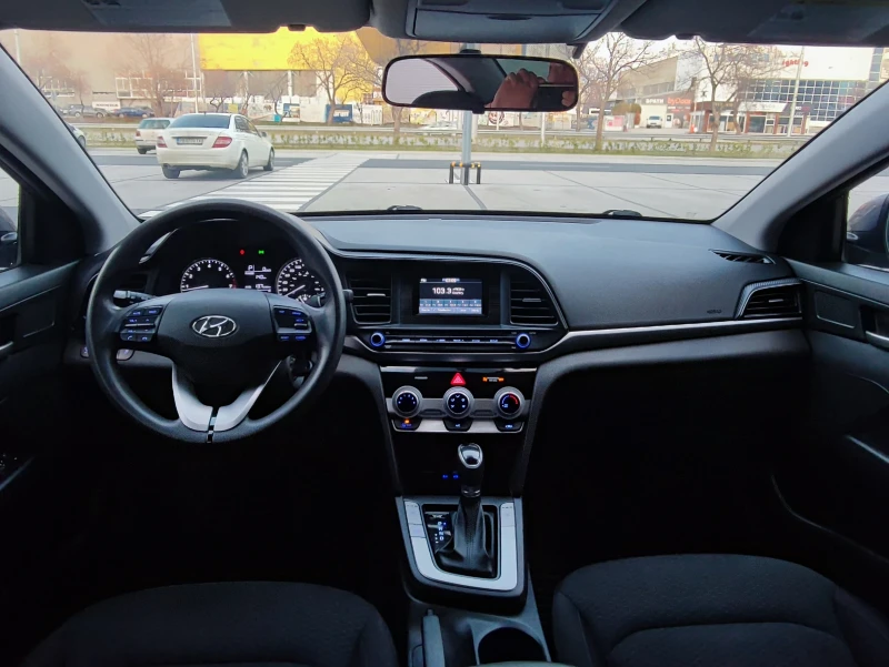 Hyundai Elantra 2.0I/150kc/Automat/Camera/Facelift, снимка 10 - Автомобили и джипове - 49118898