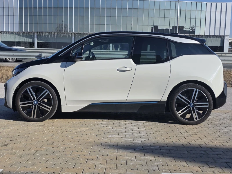 BMW i3 120Ah/Heat Pump/Adaptive LED/Distronic, снимка 2 - Автомобили и джипове - 53168284