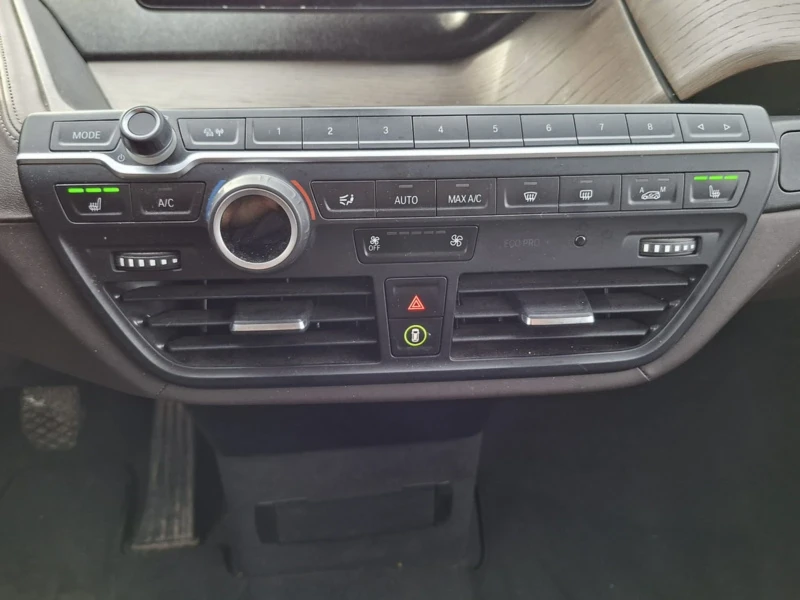 BMW i3 120Ah/Heat Pump/Adaptive LED/Distronic, снимка 14 - Автомобили и джипове - 53168284