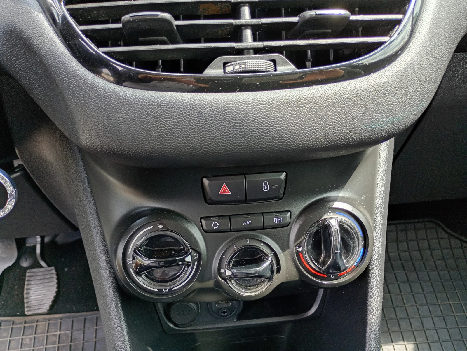 Peugeot 208 1.4 EHDI - изображение 10