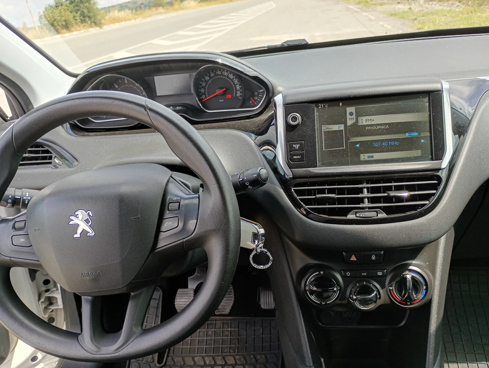 Peugeot 208 1.4 EHDI - изображение 8